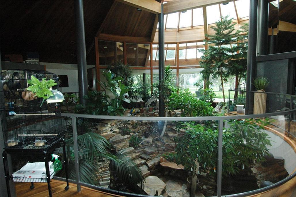 カルガリー Roundhouse Grotto Bed & Breakfast エクステリア 写真
