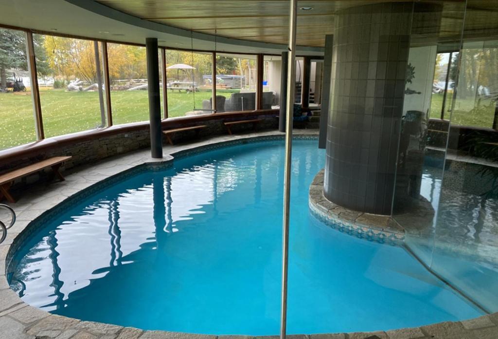 カルガリー Roundhouse Grotto Bed & Breakfast エクステリア 写真