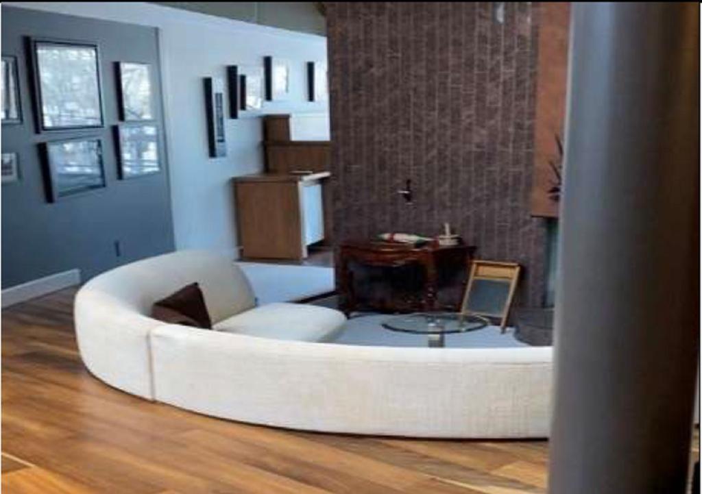 カルガリー Roundhouse Grotto Bed & Breakfast エクステリア 写真